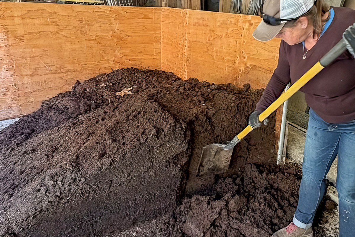 Here we see the wedge wall is removed and harvesting begins. Worms have migrated to the other side of the wedge, where the food is now being provided. This represents the Wedge system.