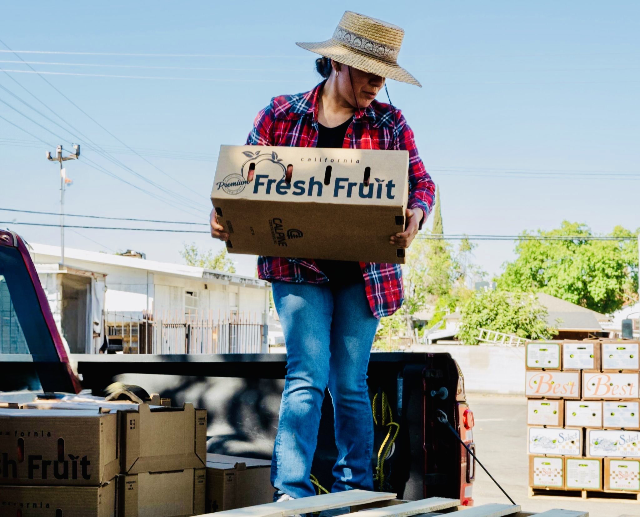 Liset Garcia, Owner of Sweet Girl Farms, delivers white nectarines and donut peaches as part of a collaborative effort with the Agricultural Platform Collective to support families affected by this year’s devastating fires in Southern California.